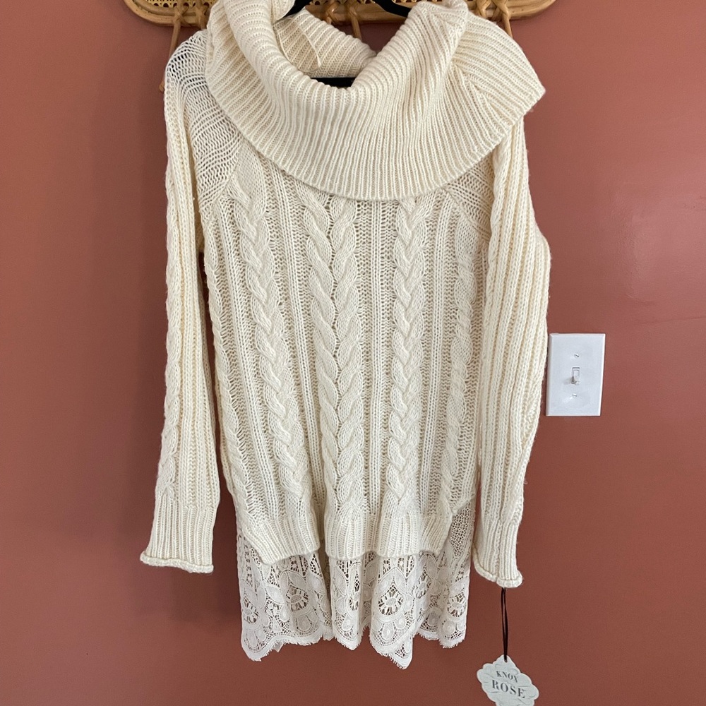 NWT Knox Rose Cowl Neck Sweater with Lace